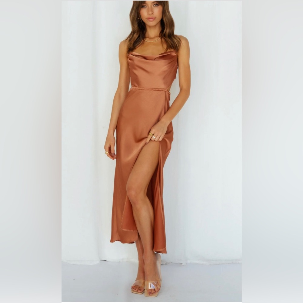 Stand On My Own Midi Dress Rust